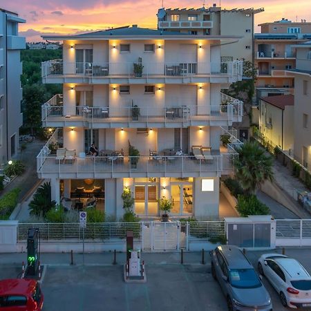 Hotel Riva E Mare Римини Екстериор снимка