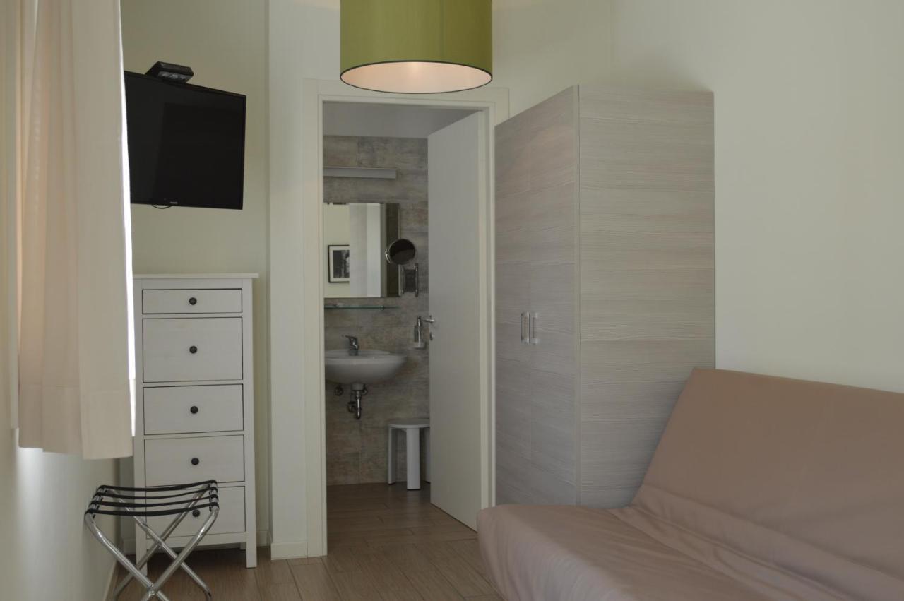 Hotel Riva E Mare Римини Екстериор снимка