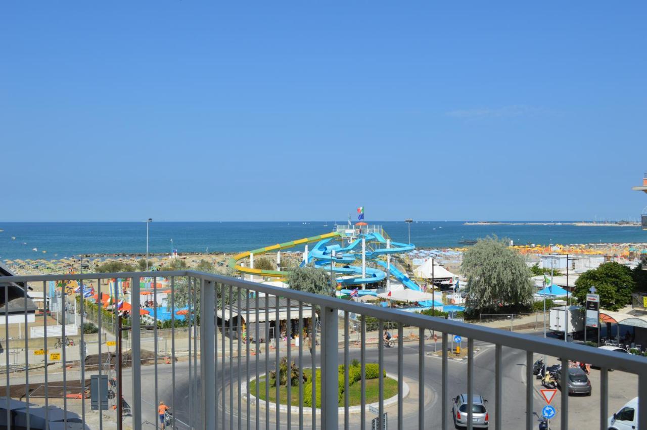 Hotel Riva E Mare Римини Екстериор снимка
