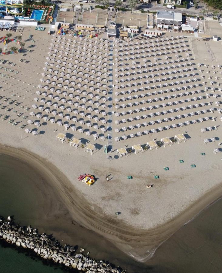Hotel Riva E Mare Римини Екстериор снимка