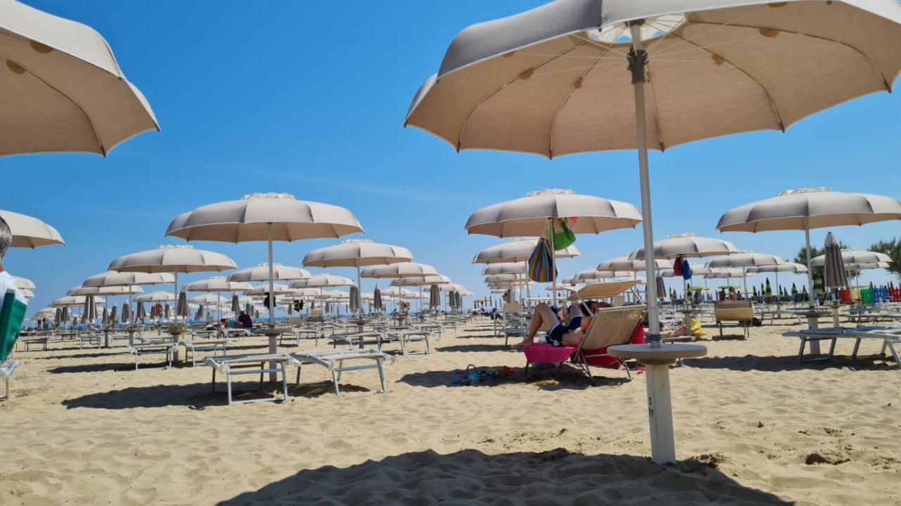 Hotel Riva E Mare Римини Екстериор снимка