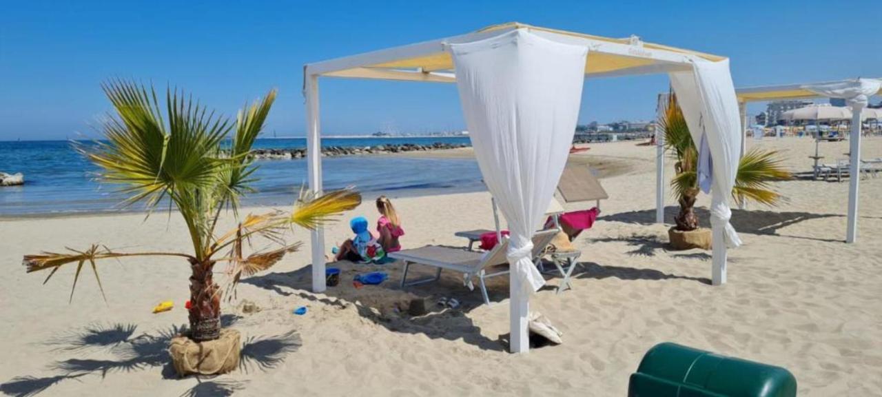 Hotel Riva E Mare Римини Екстериор снимка