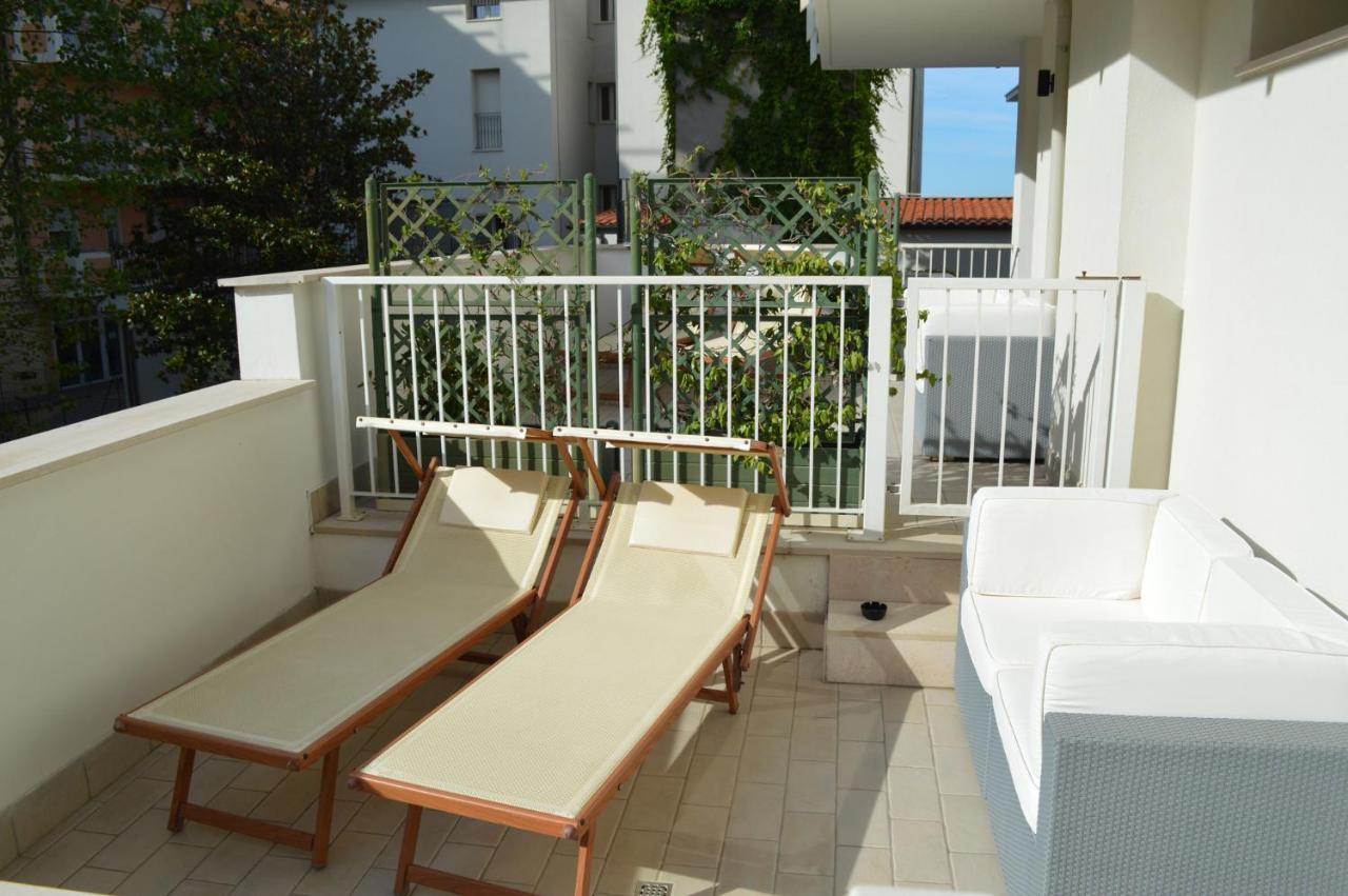 Hotel Riva E Mare Римини Екстериор снимка