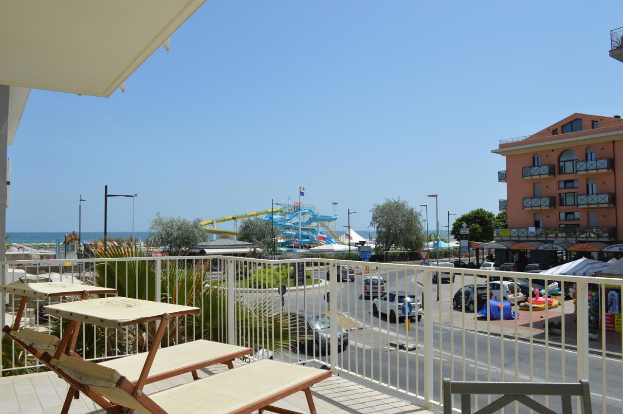 Hotel Riva E Mare Римини Екстериор снимка