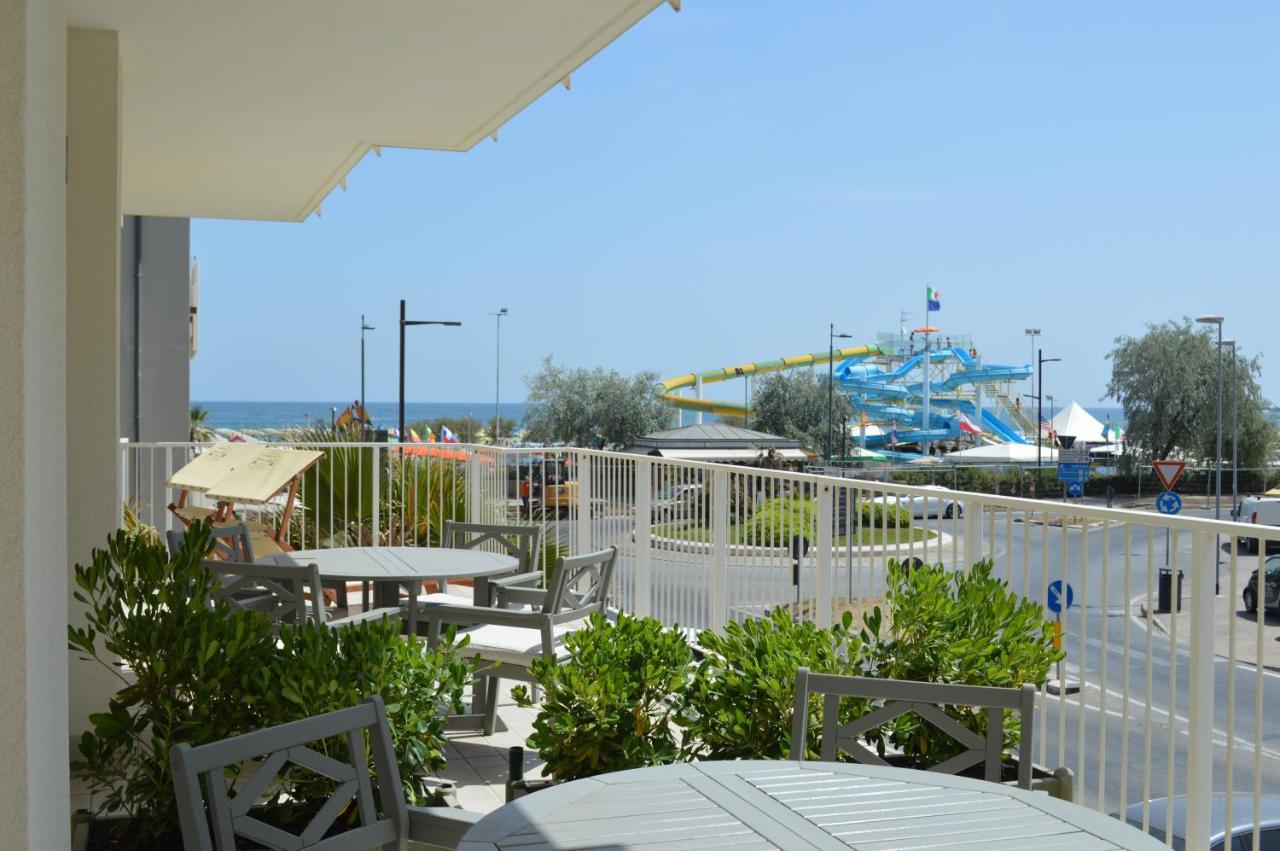 Hotel Riva E Mare Римини Екстериор снимка