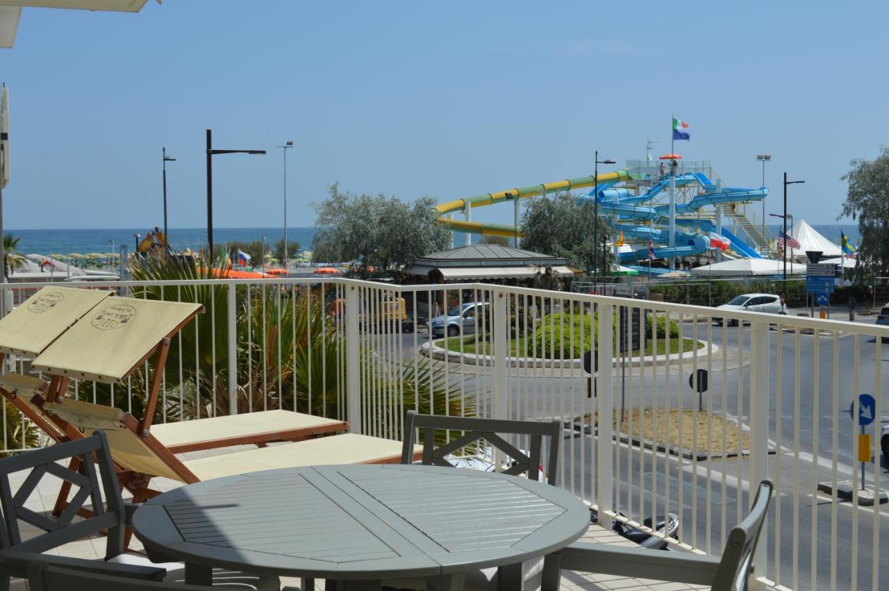 Hotel Riva E Mare Римини Екстериор снимка