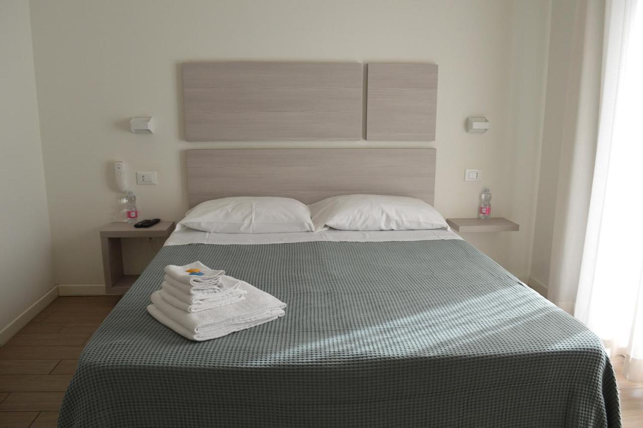 Hotel Riva E Mare Римини Екстериор снимка