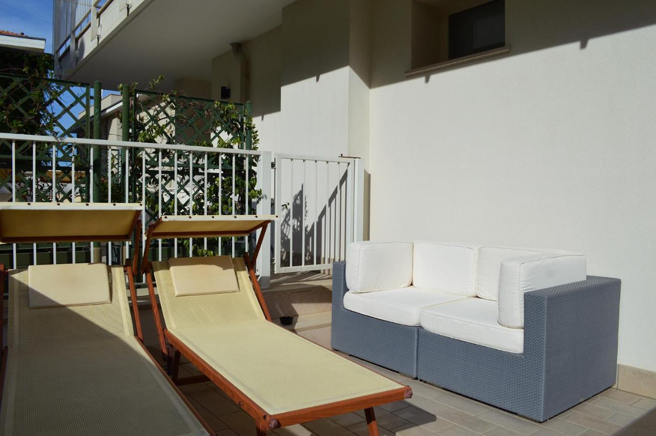 Hotel Riva E Mare Римини Екстериор снимка
