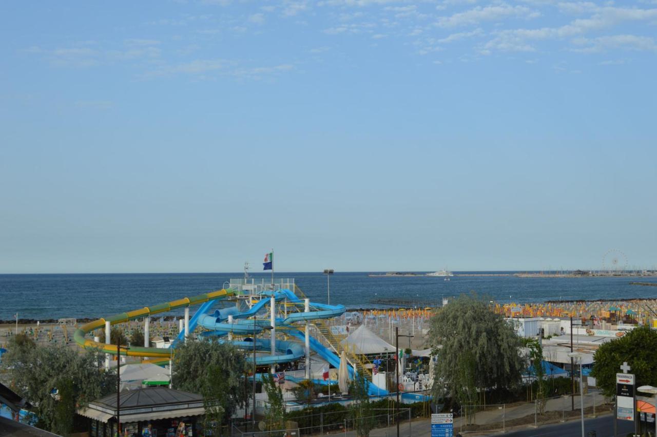 Hotel Riva E Mare Римини Екстериор снимка