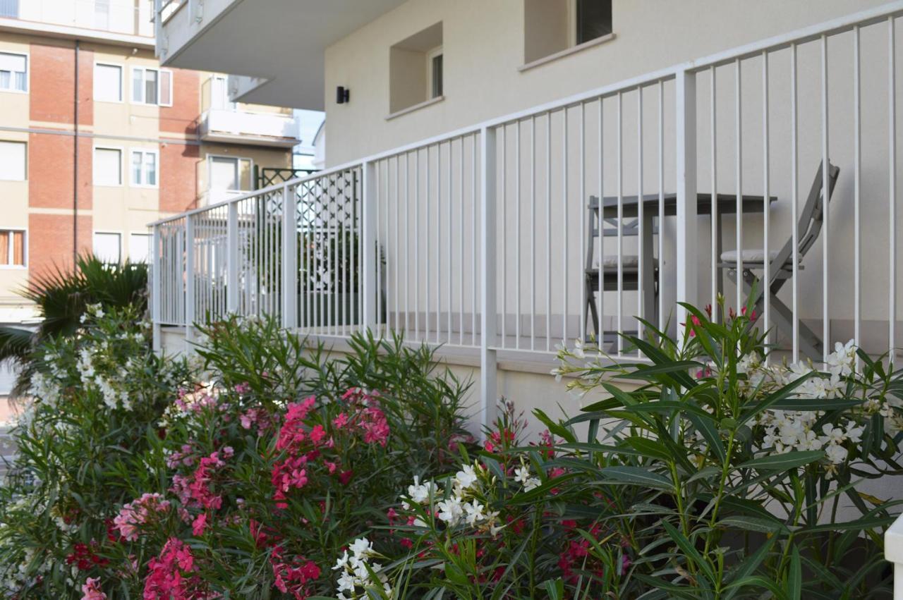 Hotel Riva E Mare Римини Екстериор снимка