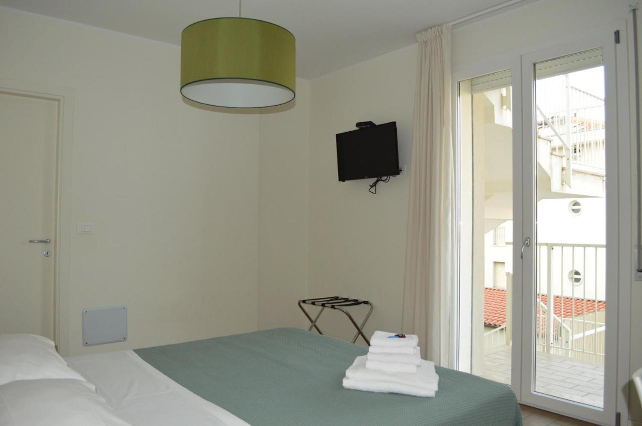 Hotel Riva E Mare Римини Екстериор снимка