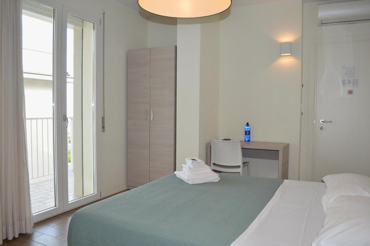 Hotel Riva E Mare Римини Екстериор снимка