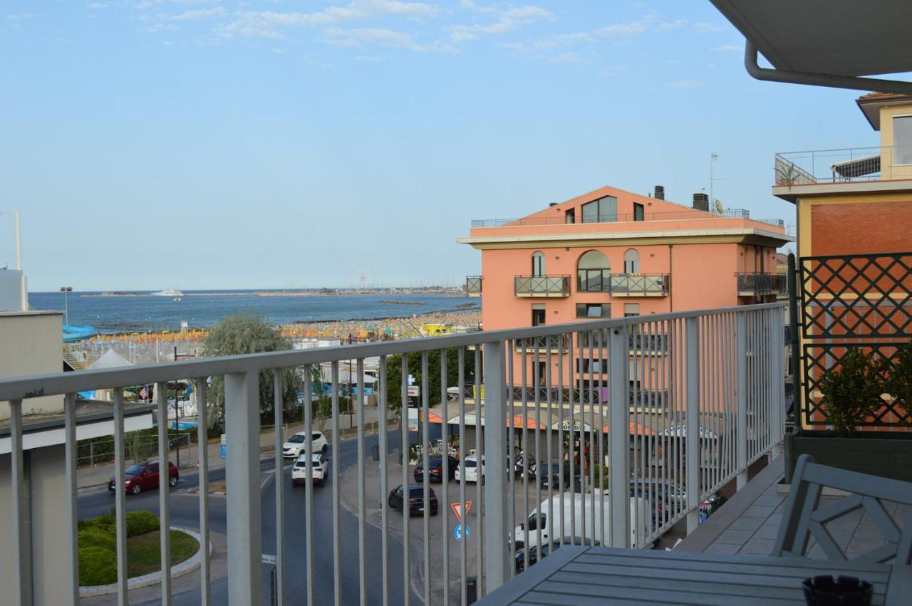 Hotel Riva E Mare Римини Екстериор снимка