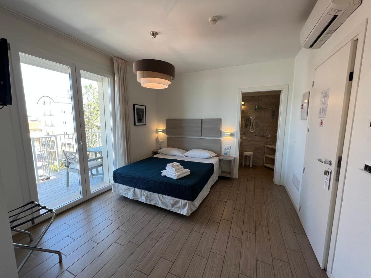 Hotel Riva E Mare Римини Екстериор снимка