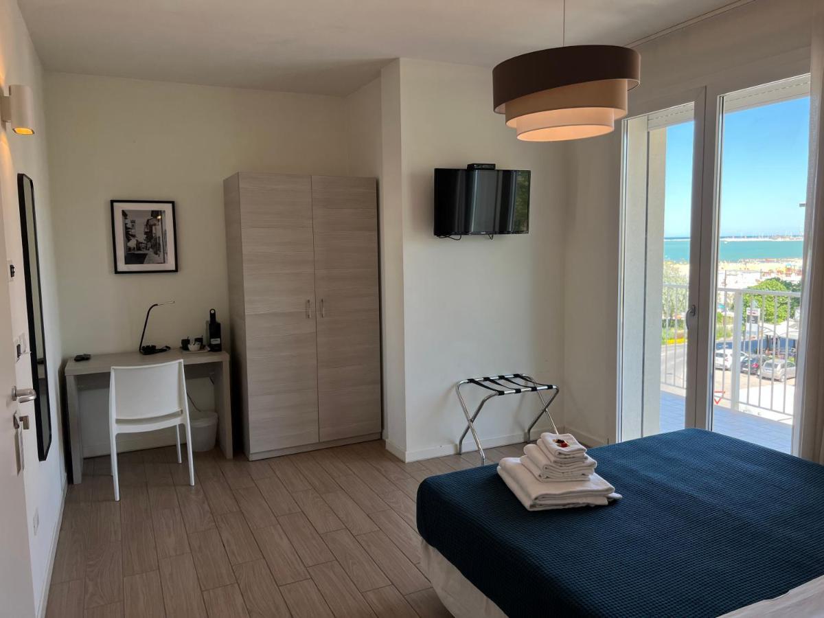 Hotel Riva E Mare Римини Екстериор снимка
