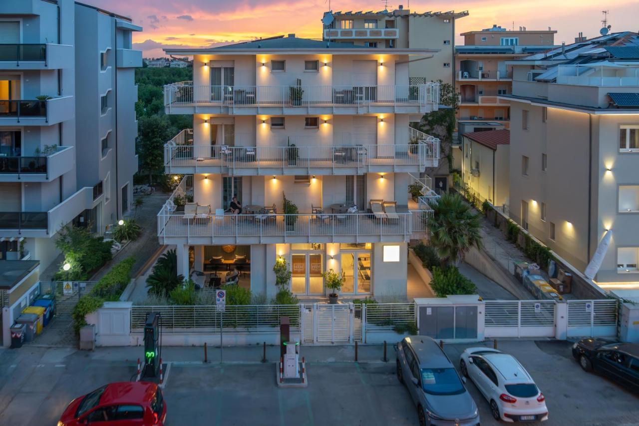 Hotel Riva E Mare Римини Екстериор снимка