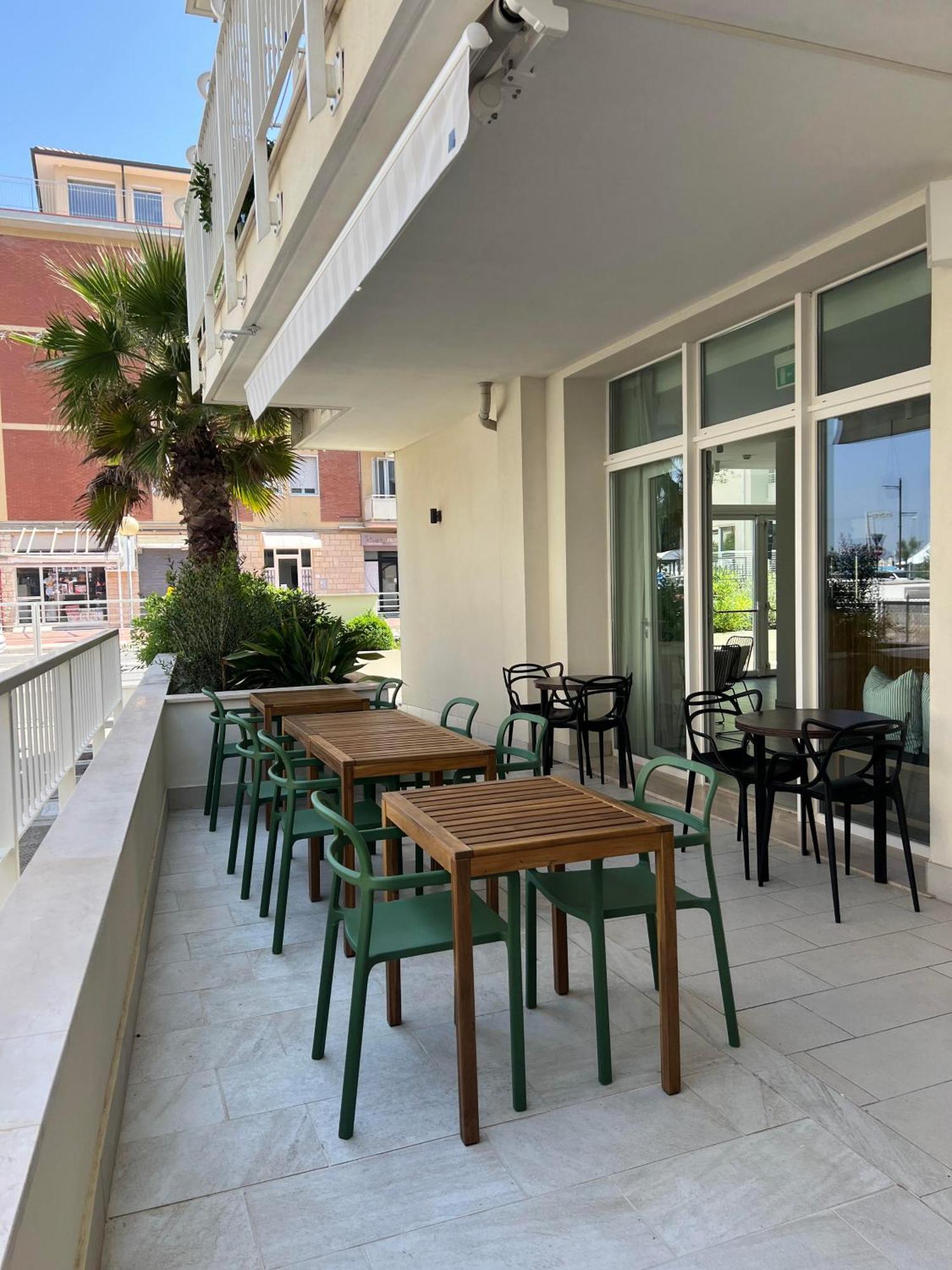 Hotel Riva E Mare Римини Екстериор снимка